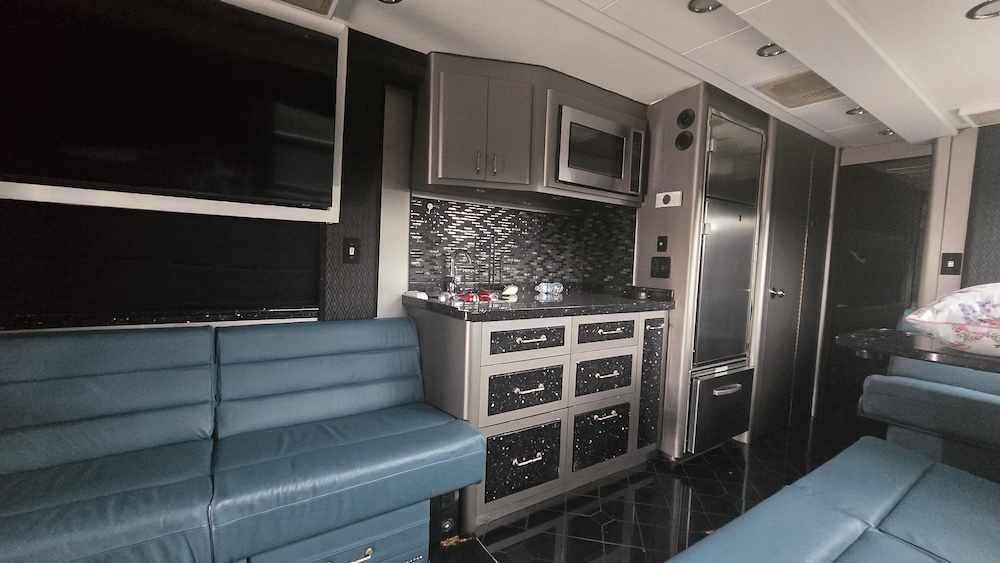 2007 Prevost H3-45 For Sale
