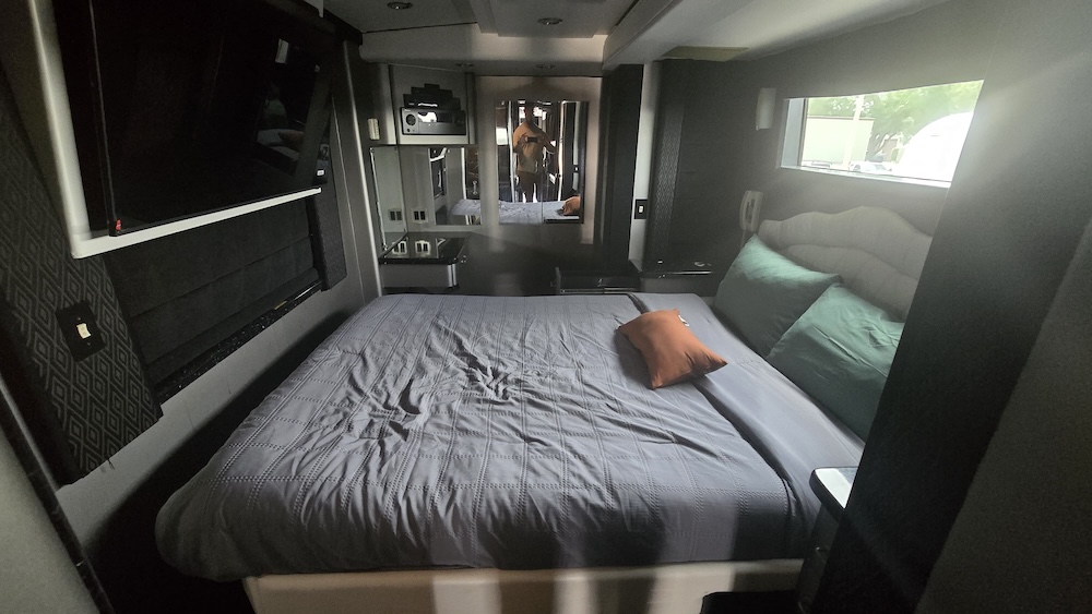 2007 Prevost H3-45 For Sale