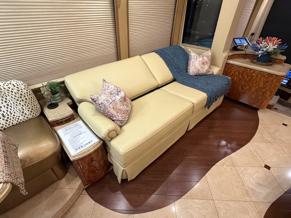 2008 Prevost Millennium H3-45 For Sale