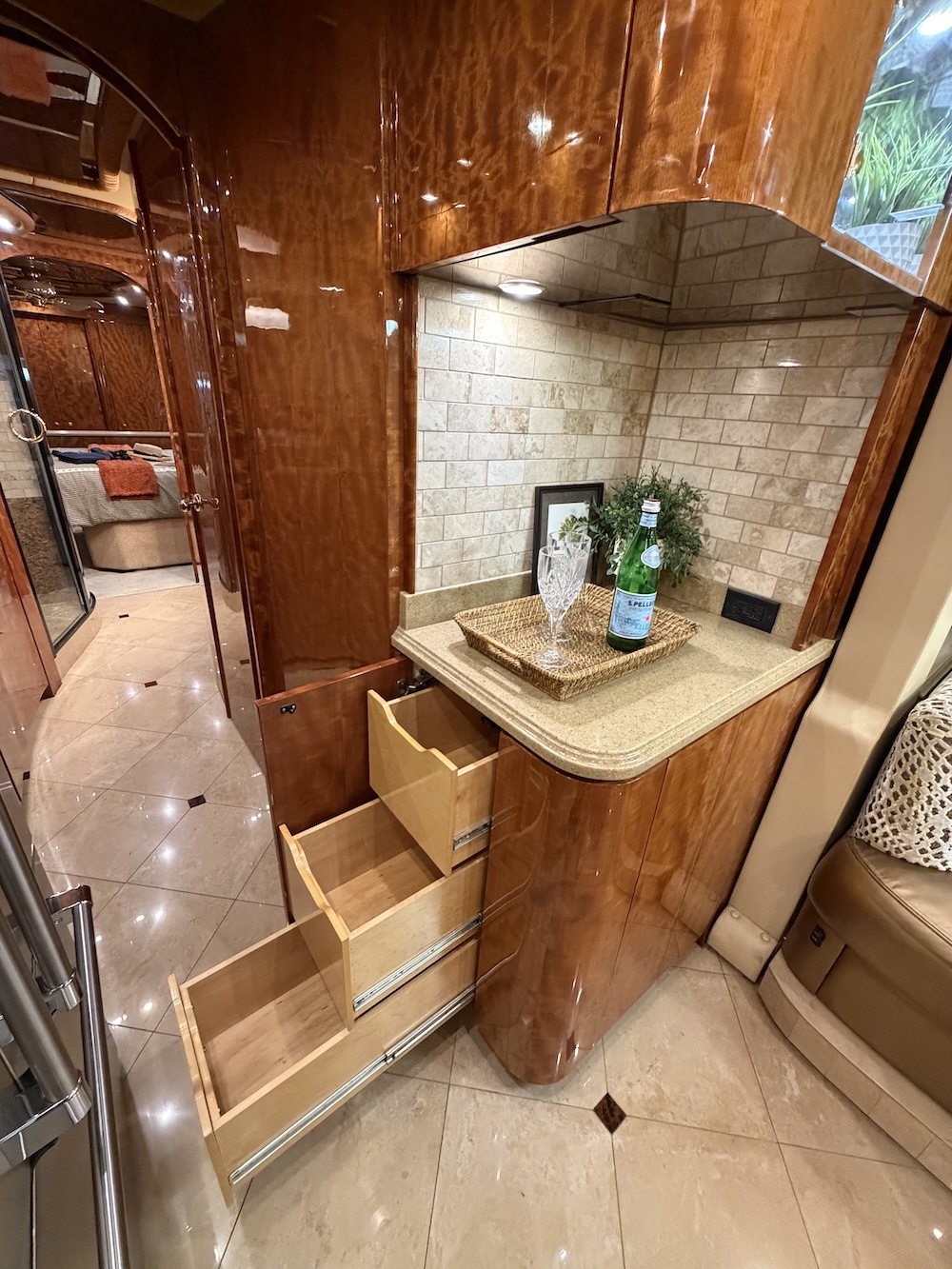 2008 Prevost Millennium H3-45 For Sale