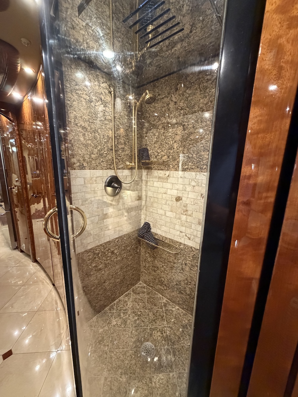 2008 Prevost Millennium H3-45 For Sale