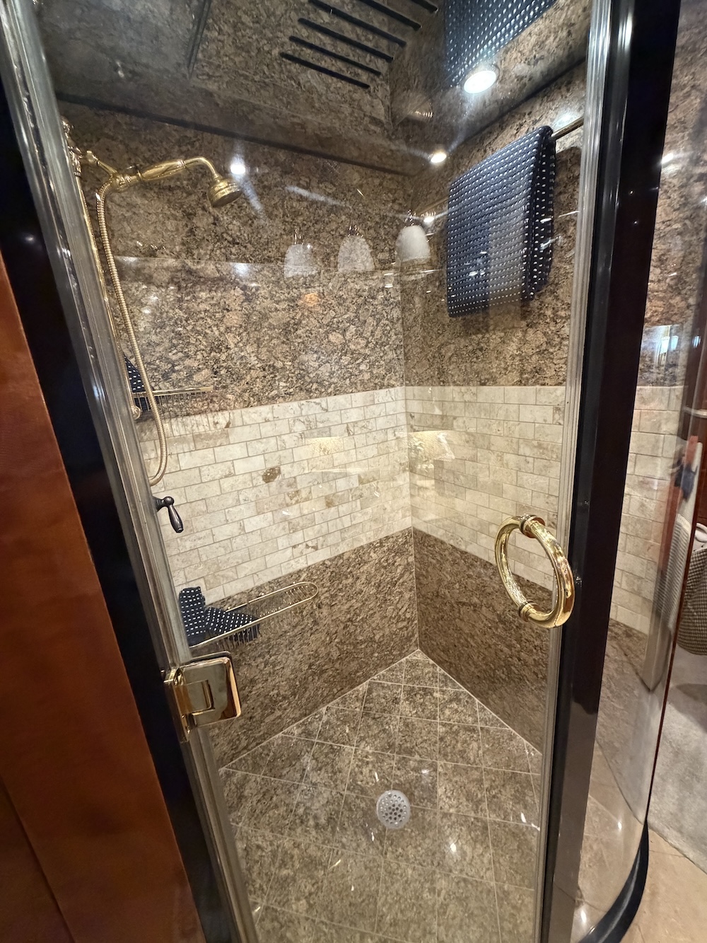 2008 Prevost Millennium H3-45 For Sale