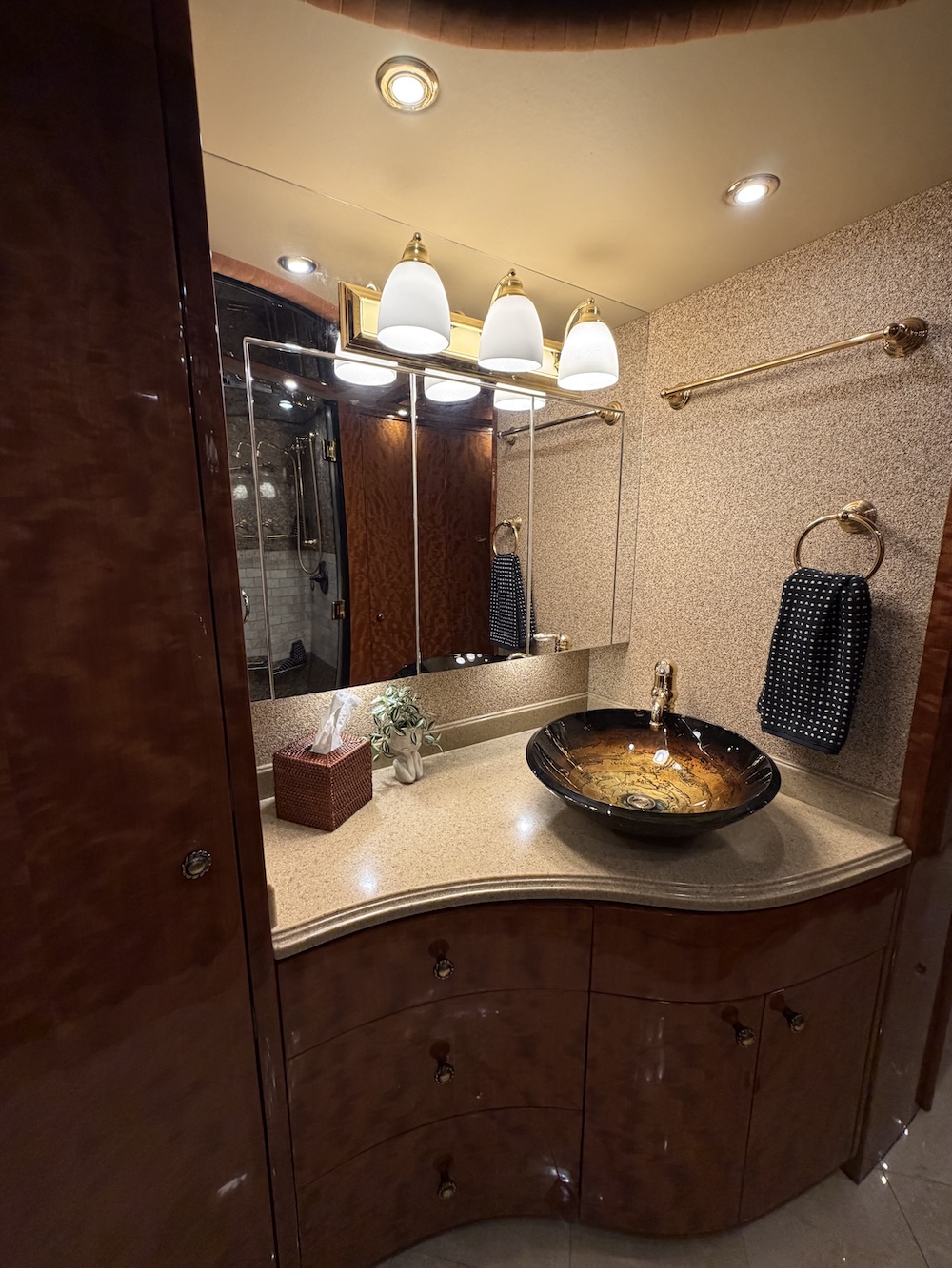 2008 Prevost Millennium H3-45 For Sale