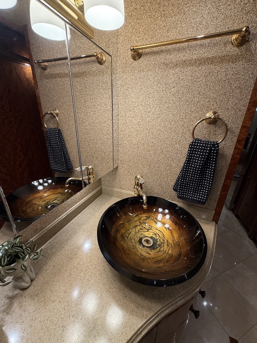 2008 Prevost Millennium H3-45 For Sale