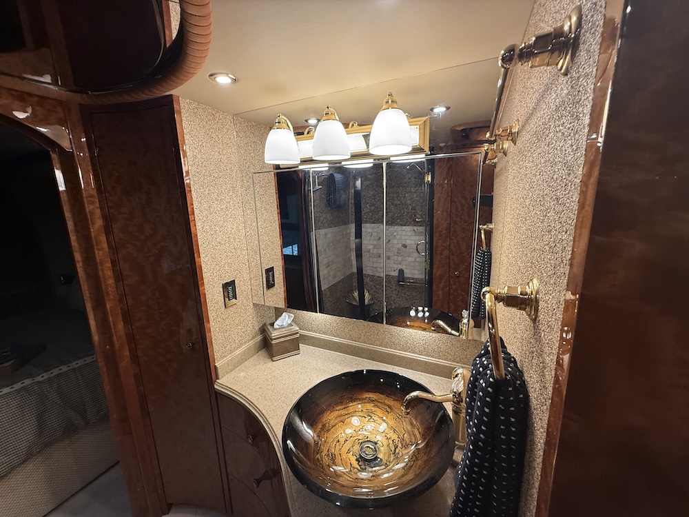 2008 Prevost Millennium H3-45 For Sale