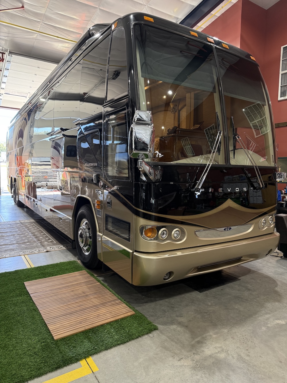 2008 Prevost Millennium H3-45 For Sale