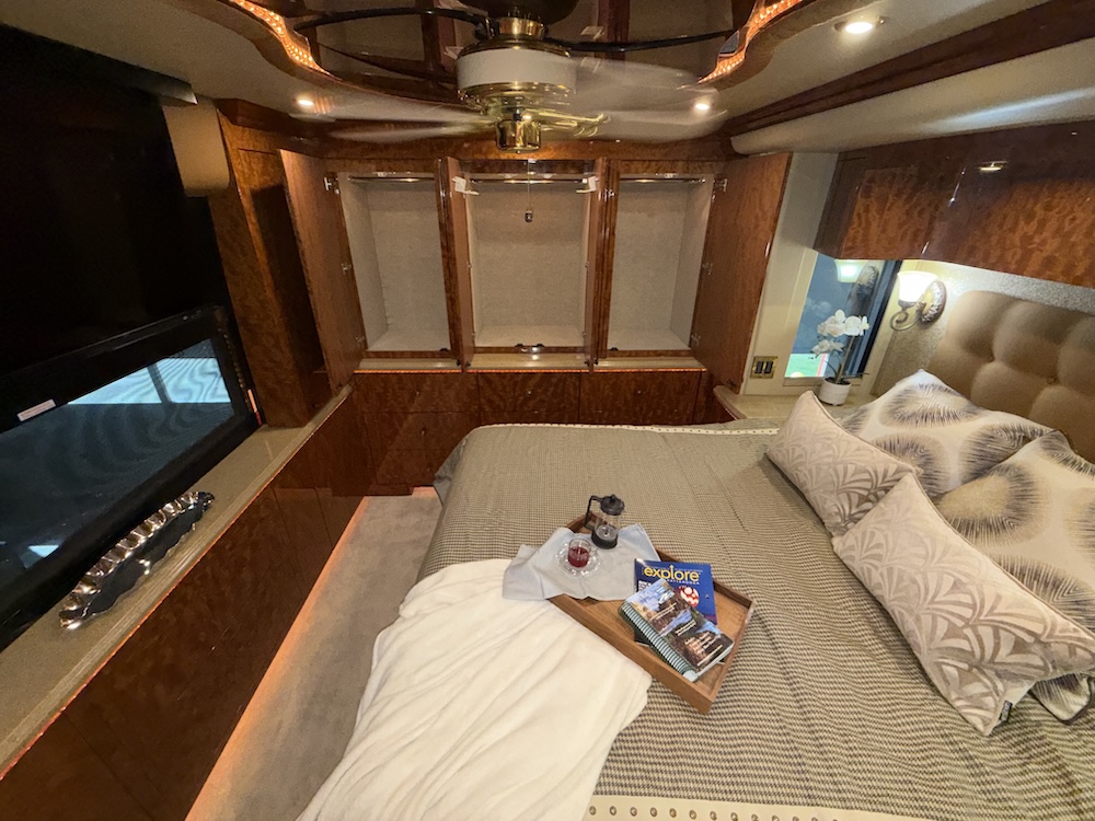 2008 Prevost Millennium H3-45 For Sale