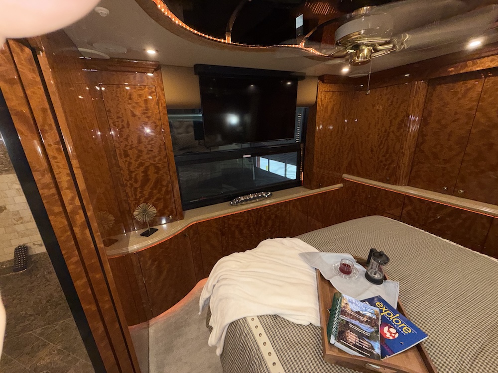 2008 Prevost Millennium H3-45 For Sale