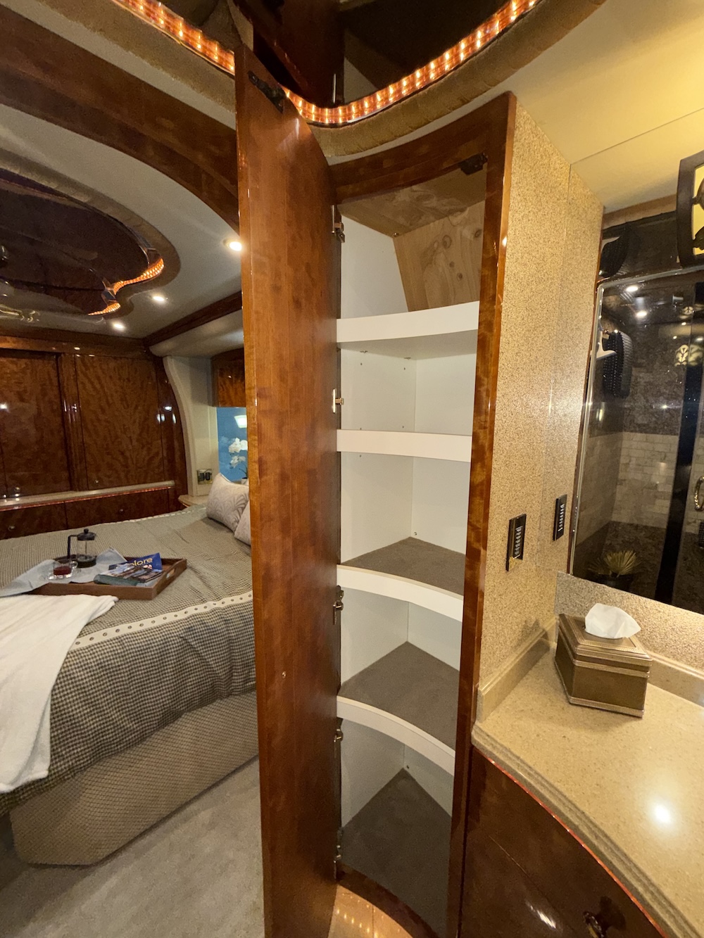 2008 Prevost Millennium H3-45 For Sale