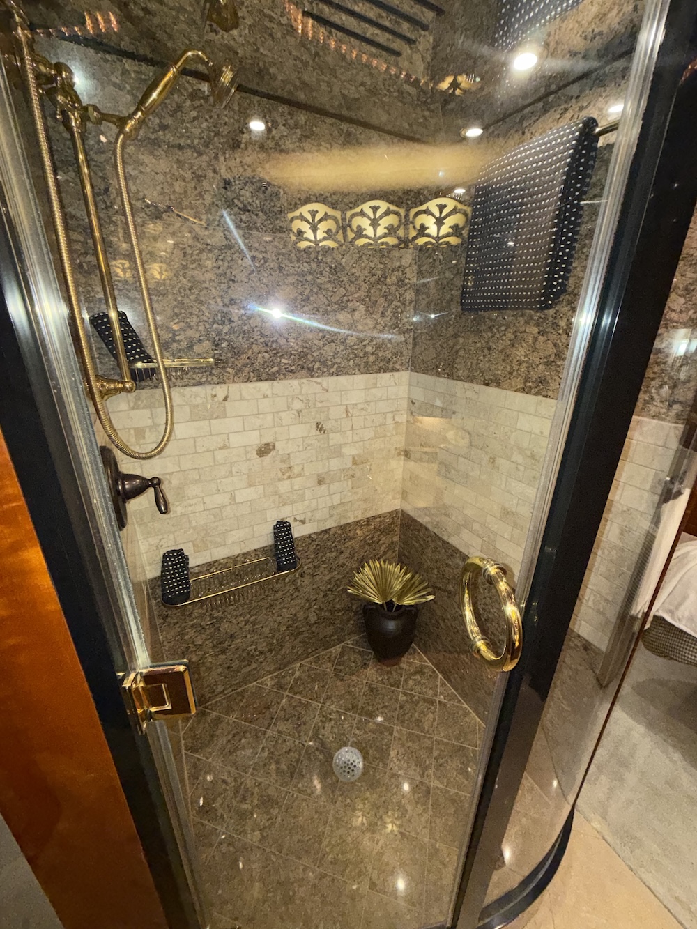 2008 Prevost Millennium H3-45 For Sale