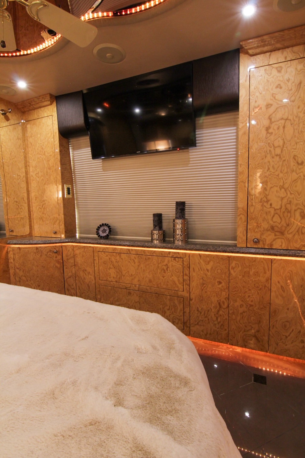 2008 Prevost Millennium  H3-45 For Sale