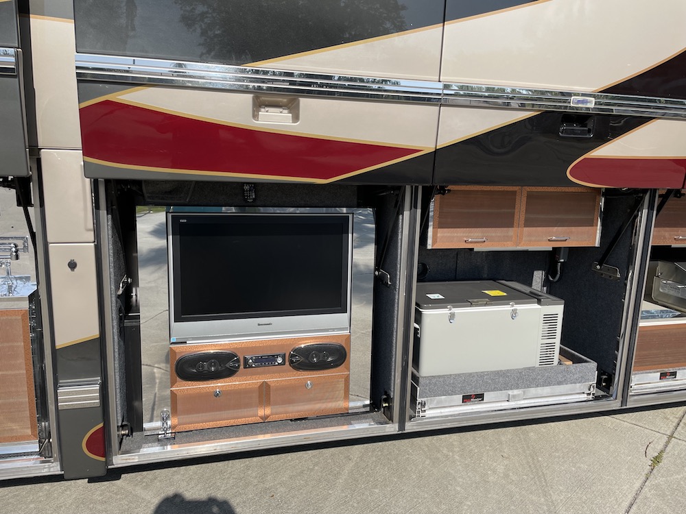 2008 Prevost Parliament H3-45 For Sale