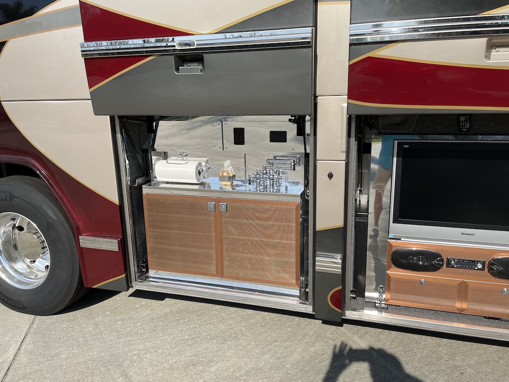 2008 Prevost Parliament H3-45 For Sale