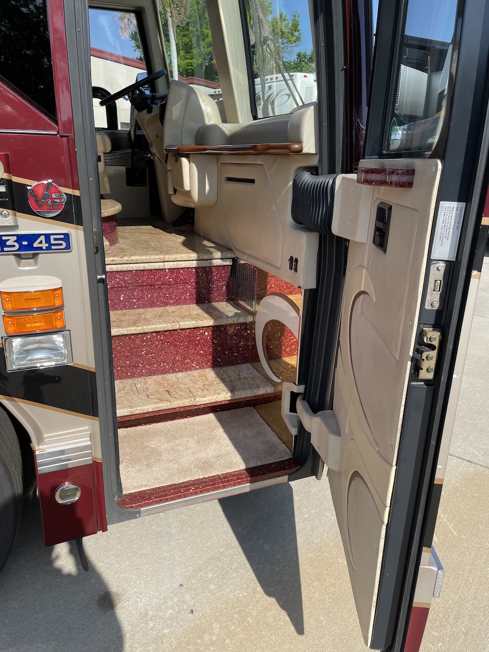 2008 Prevost Parliament H3-45 For Sale