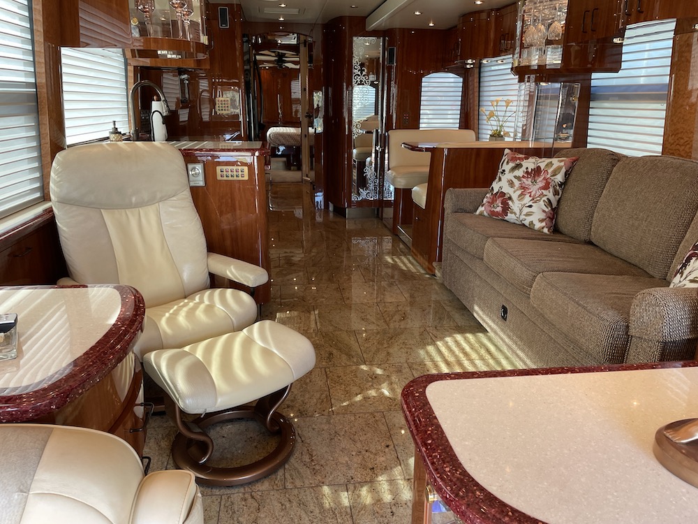 2008 Prevost Parliament H3-45 For Sale