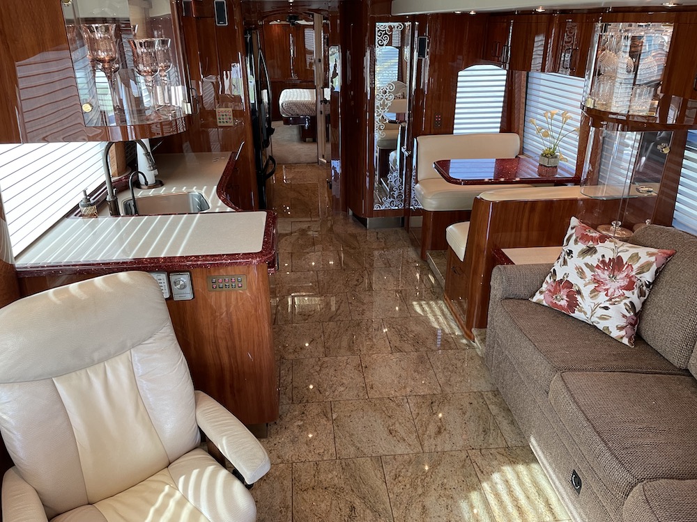 2008 Prevost Parliament H3-45 For Sale