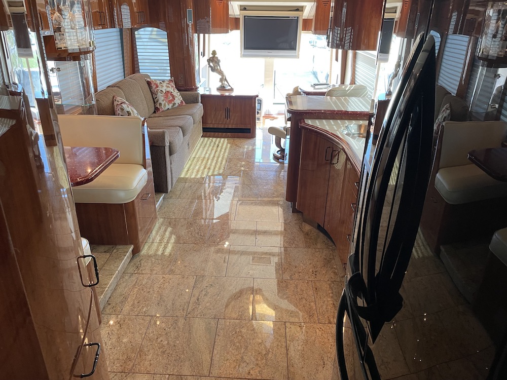 2008 Prevost Parliament H3-45 For Sale