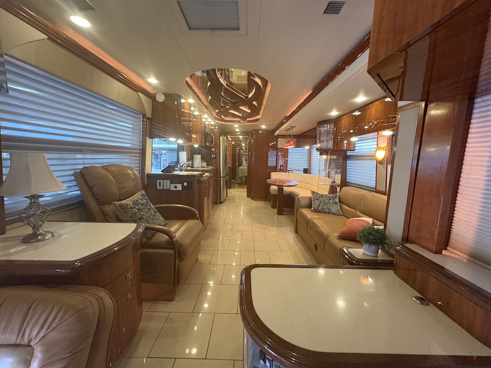 2008 Prevost Parliament H3-45 For Sale
