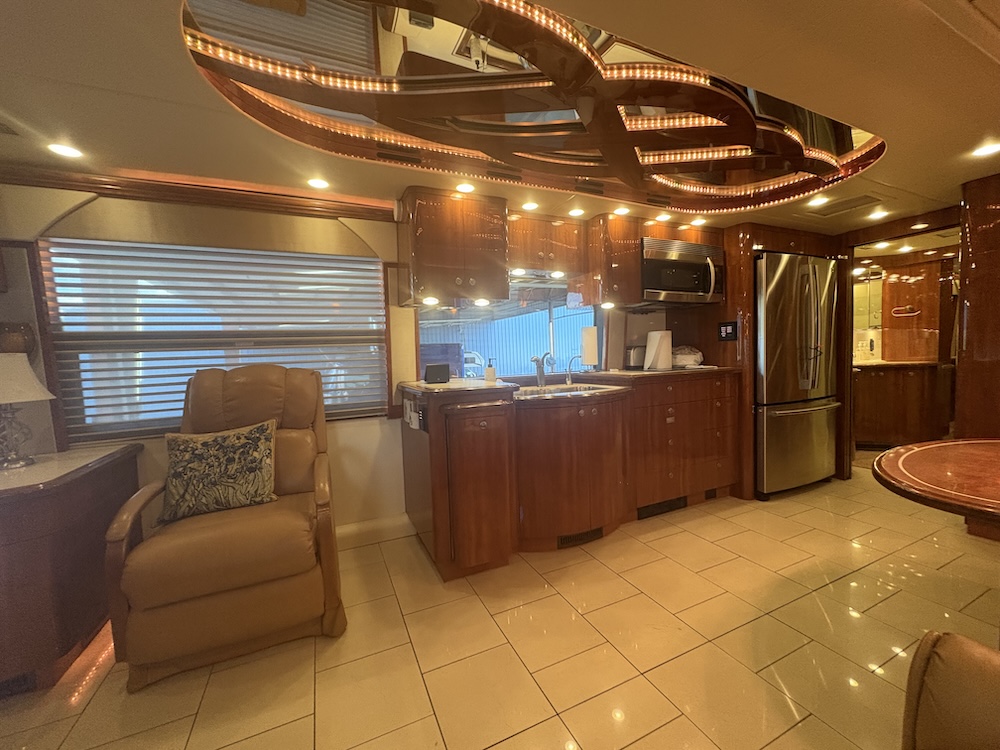 2008 Prevost Parliament H3-45 For Sale