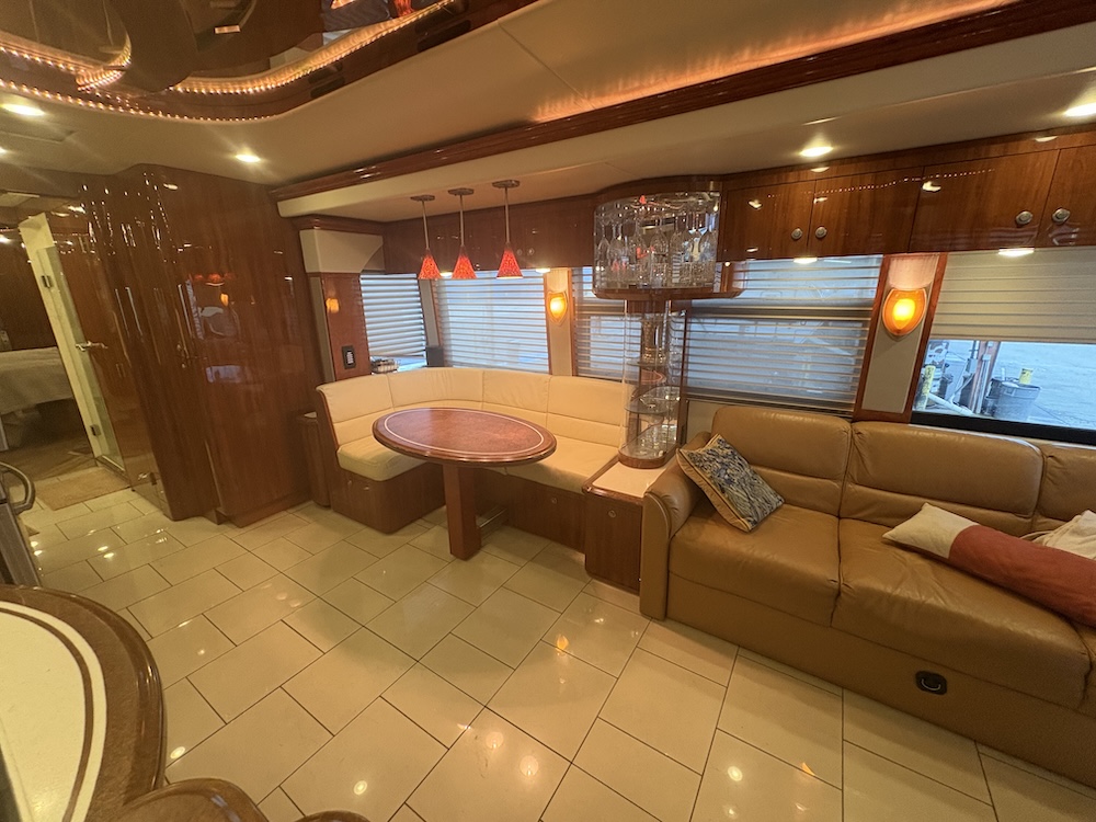 2008 Prevost Parliament H3-45 For Sale