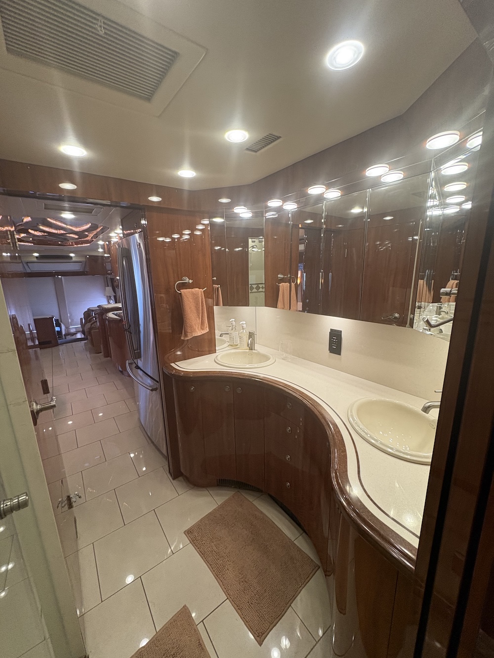 2008 Prevost Parliament H3-45 For Sale