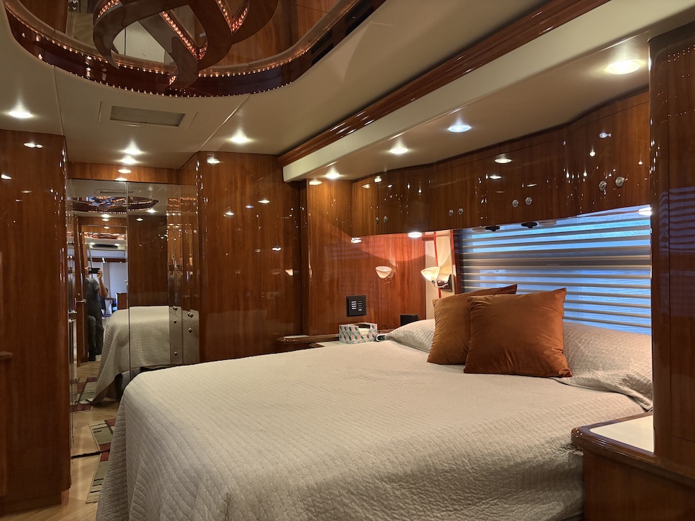 2008 Prevost Parliament H3-45 For Sale