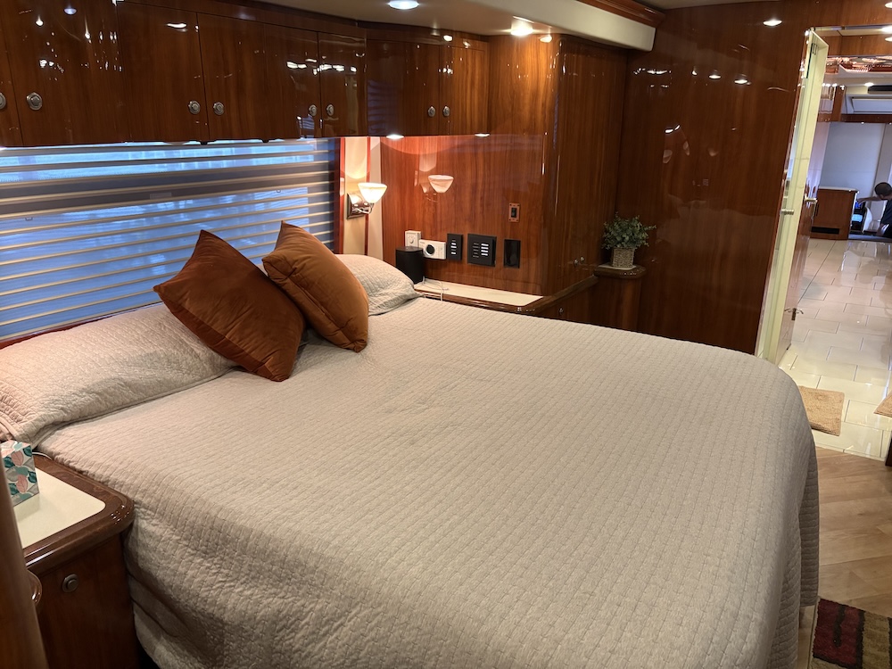 2008 Prevost Parliament H3-45 For Sale