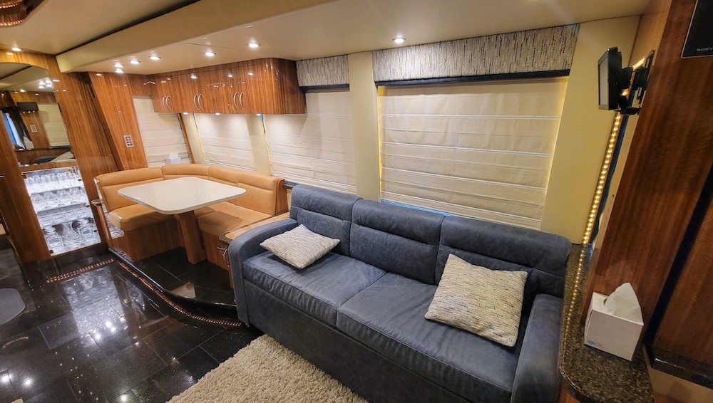 2008 Prevost Parliament XLII For Sale