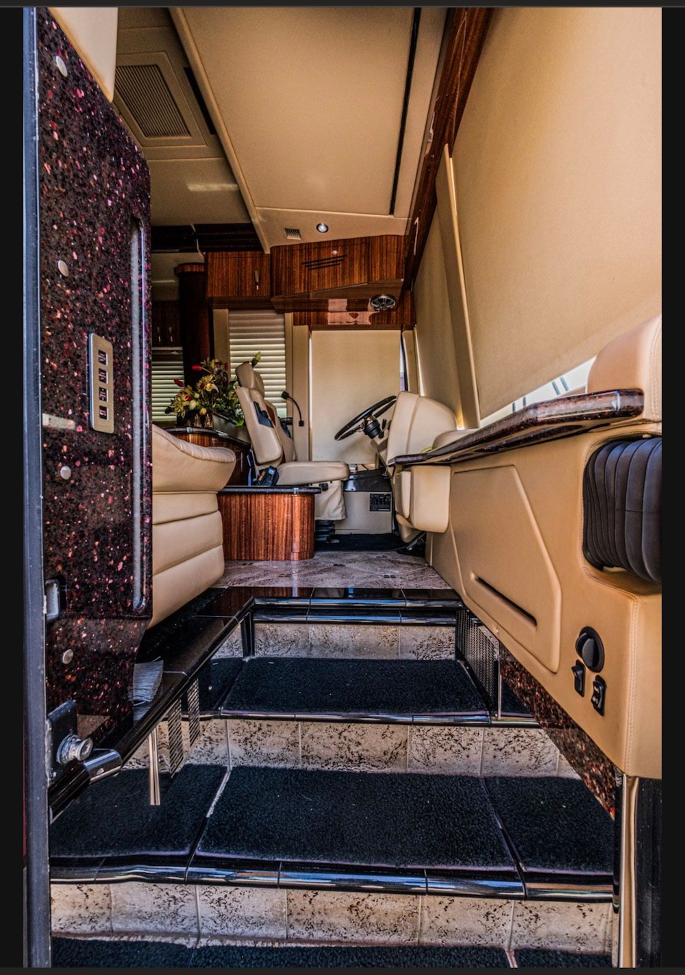 2008 Prevost Parliament XLII For Sale