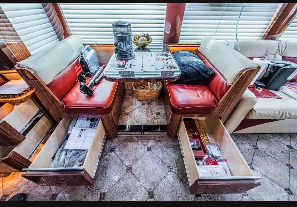 2008 Prevost Parliament XLII For Sale