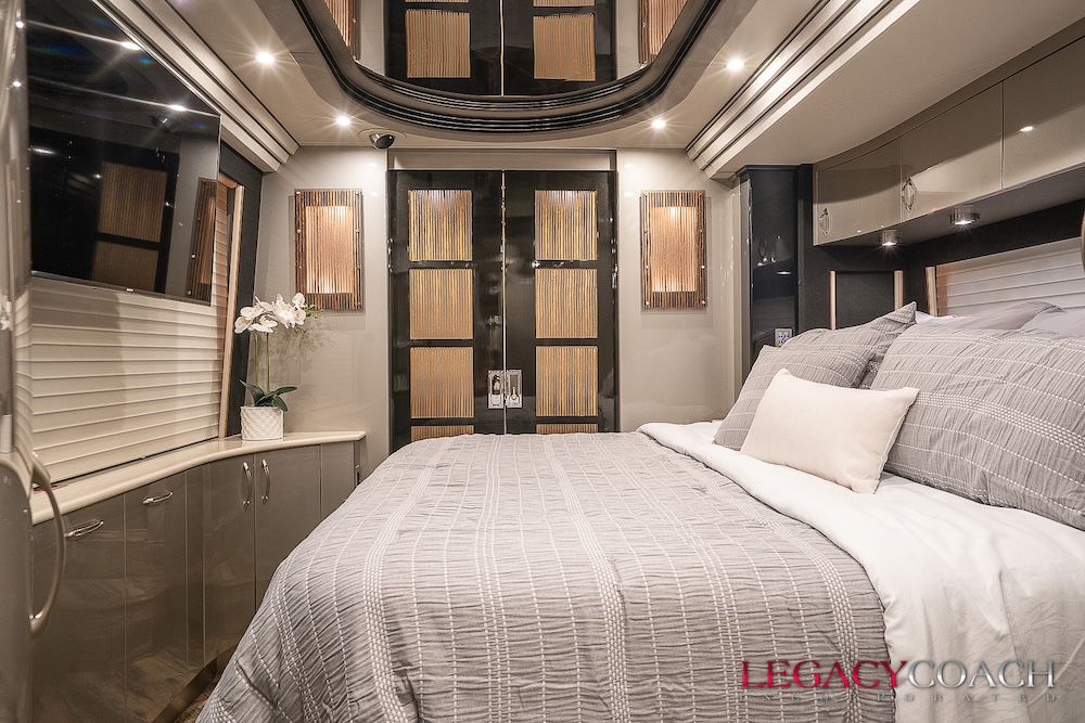2007 Prevost Country Coach XLII For Sale