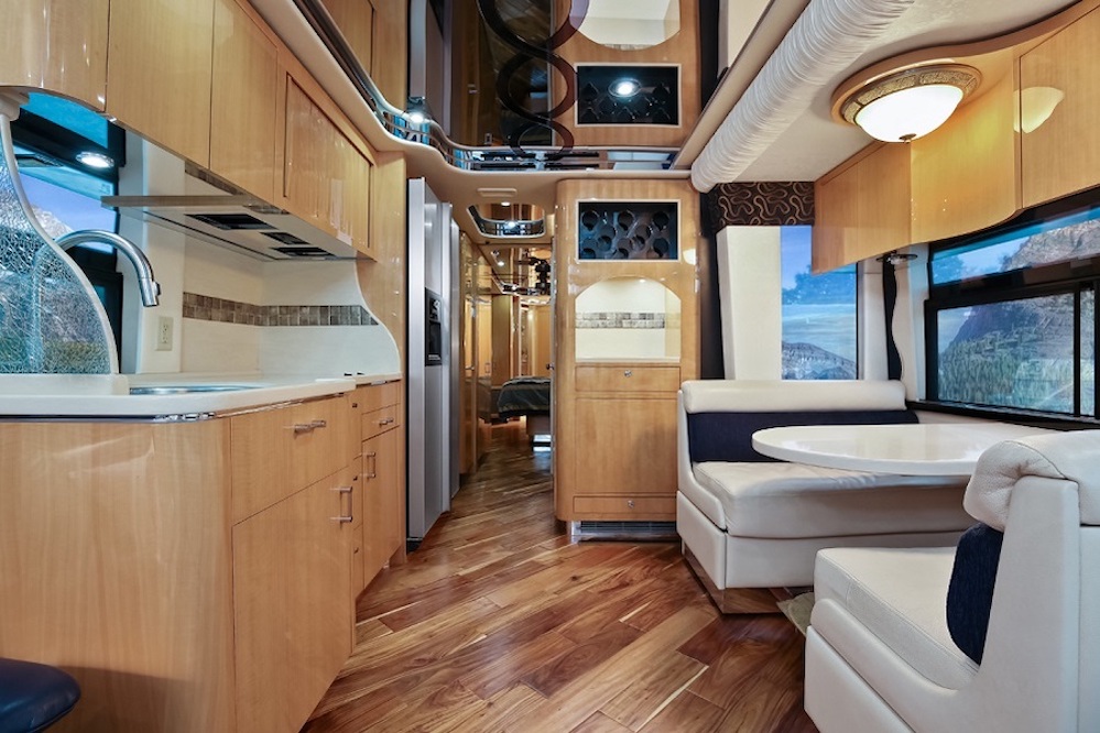 2009 Prevost Featherlite H3-45 For Sale