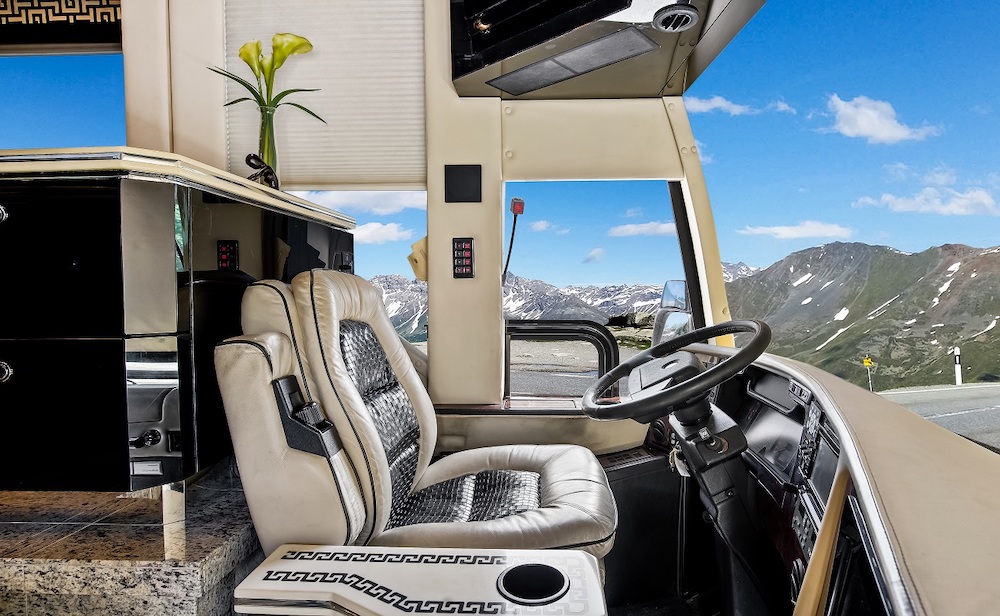 2009 Prevost Featherlite H3-45 For Sale