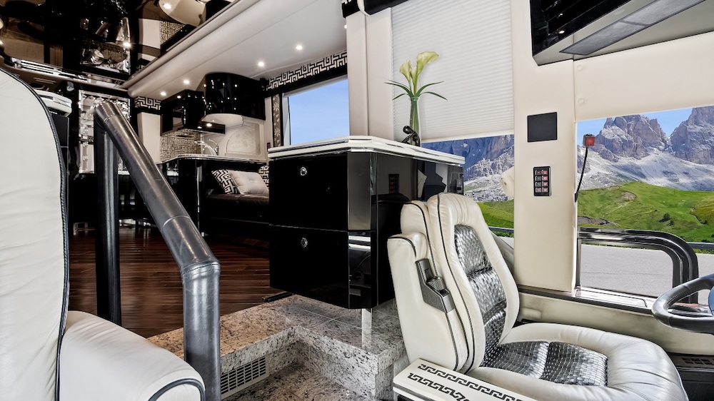 2009 Prevost Featherlite H3-45 For Sale