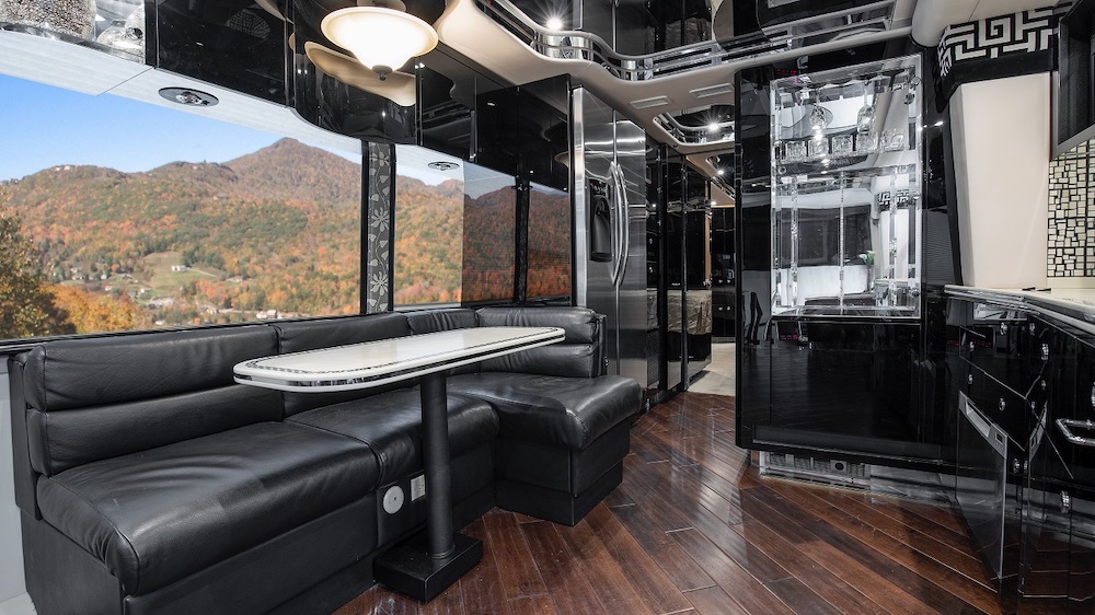 2009 Prevost Featherlite H3-45 For Sale