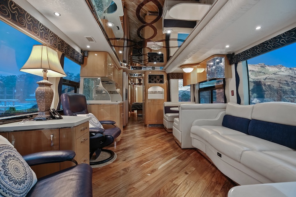 2009 Prevost Featherlite H3-45 For Sale