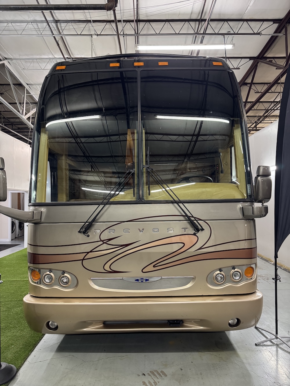 2009 Prevost Featherlite H3-45 For Sale
