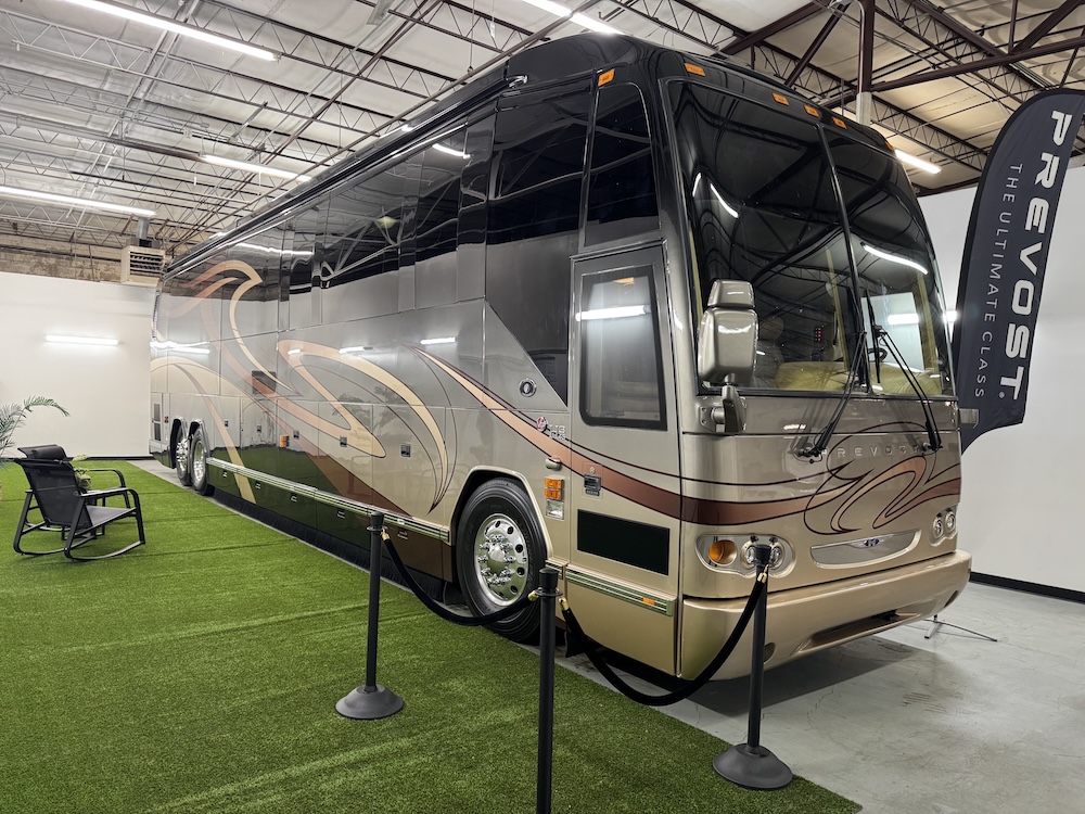 2009 Prevost Featherlite H3-45 For Sale