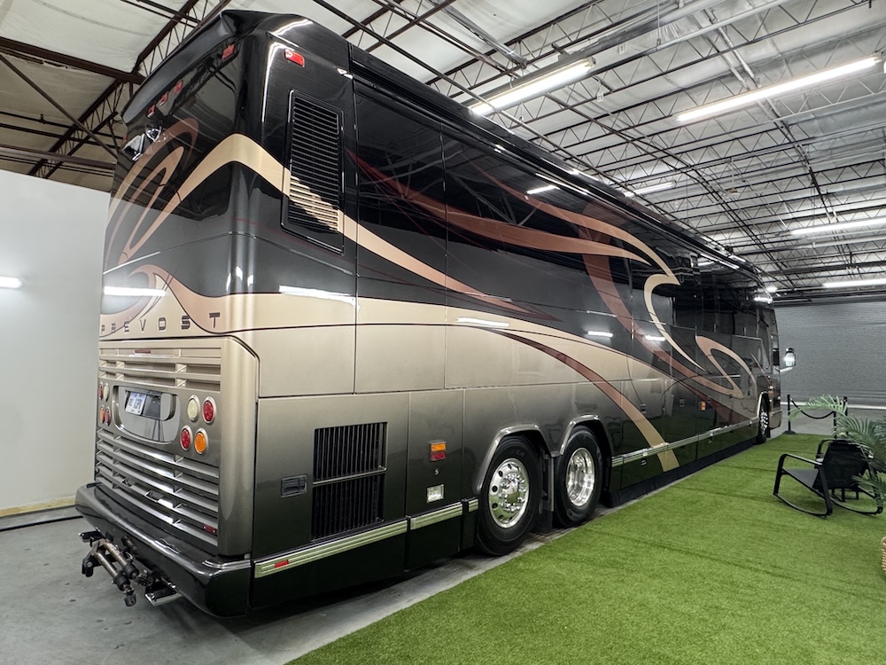 2009 Prevost Featherlite H3-45 For Sale