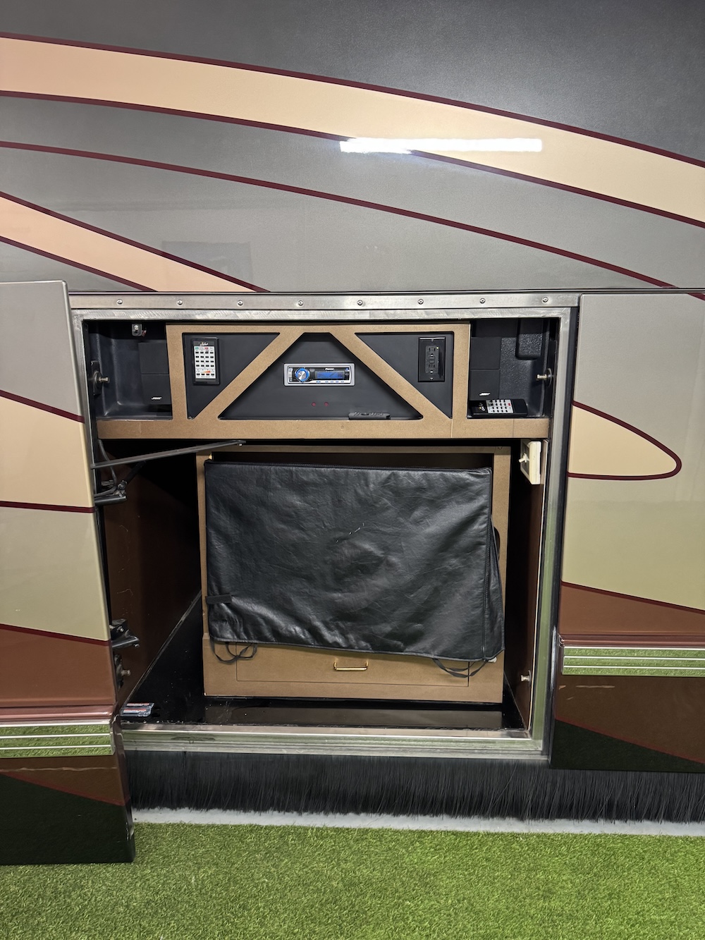 2009 Prevost Featherlite H3-45 For Sale