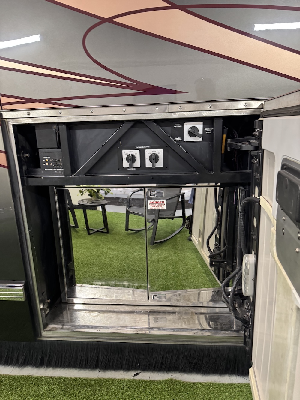 2009 Prevost Featherlite H3-45 For Sale