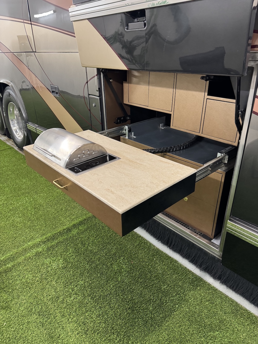 2009 Prevost Featherlite H3-45 For Sale