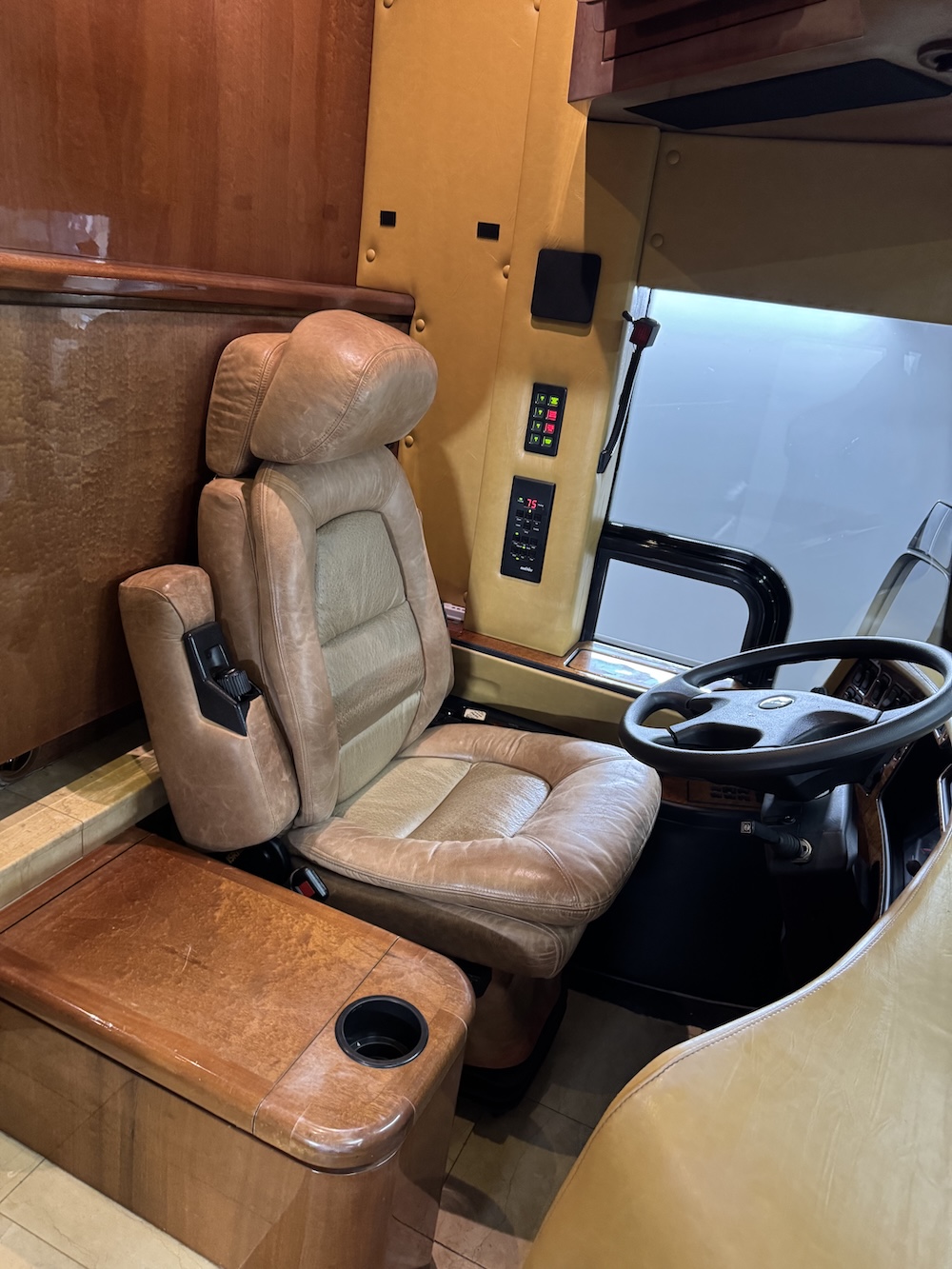 2009 Prevost Featherlite H3-45 For Sale