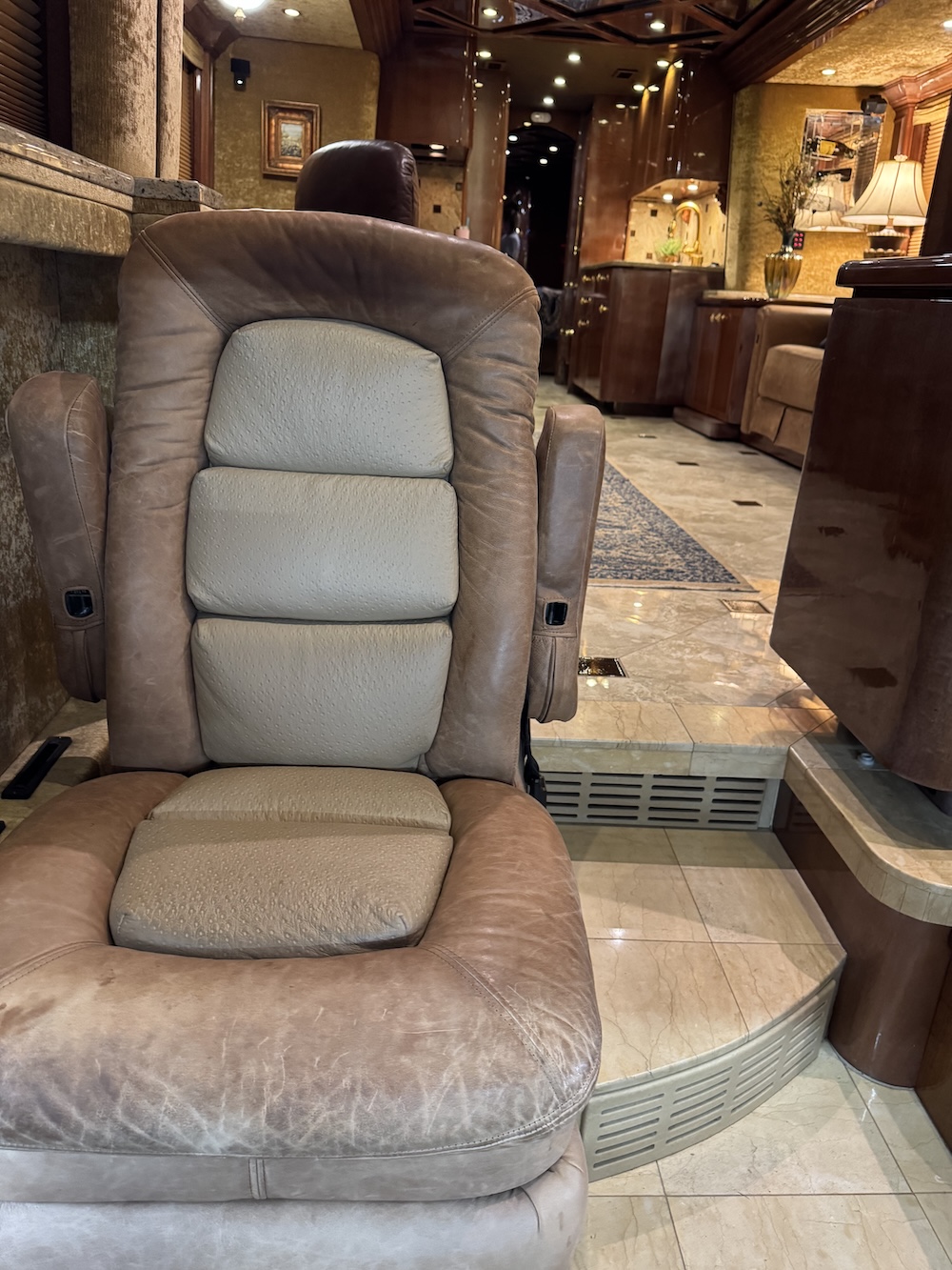 2009 Prevost Featherlite H3-45 For Sale