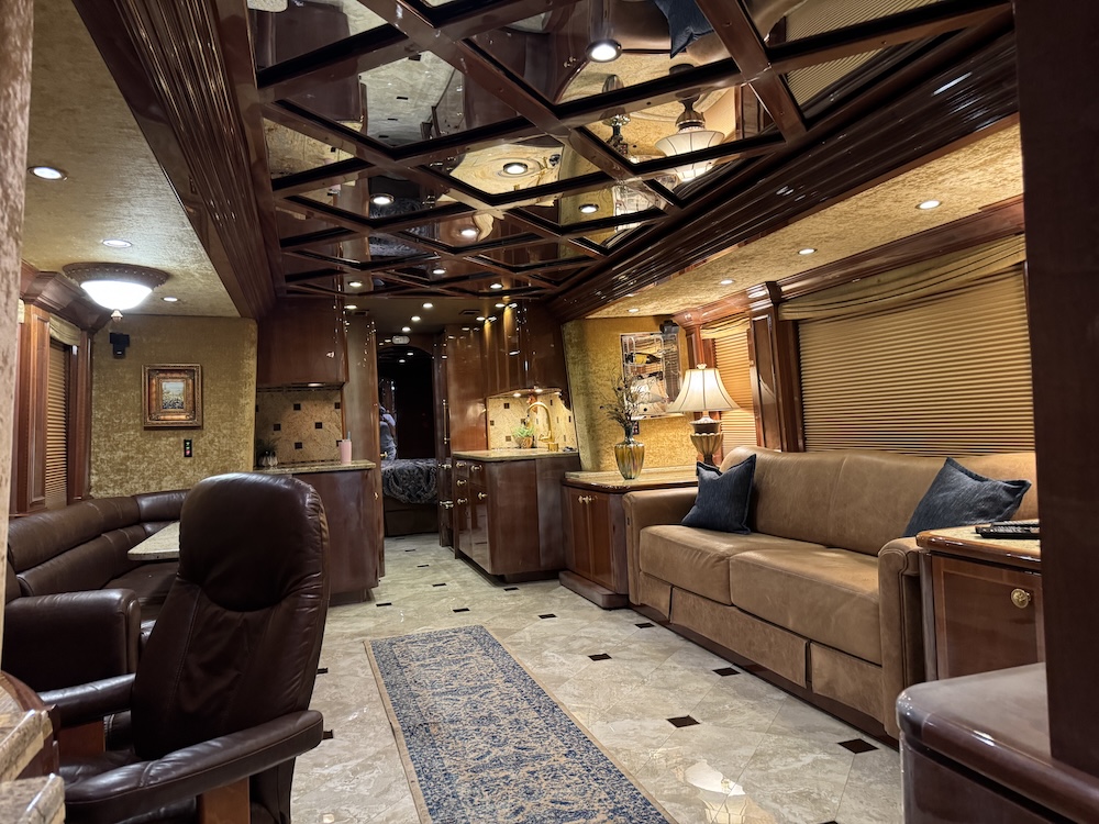 2009 Prevost Featherlite H3-45 For Sale