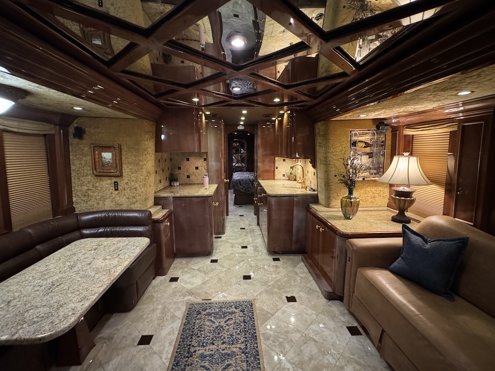 2009 Prevost Featherlite H3-45 For Sale