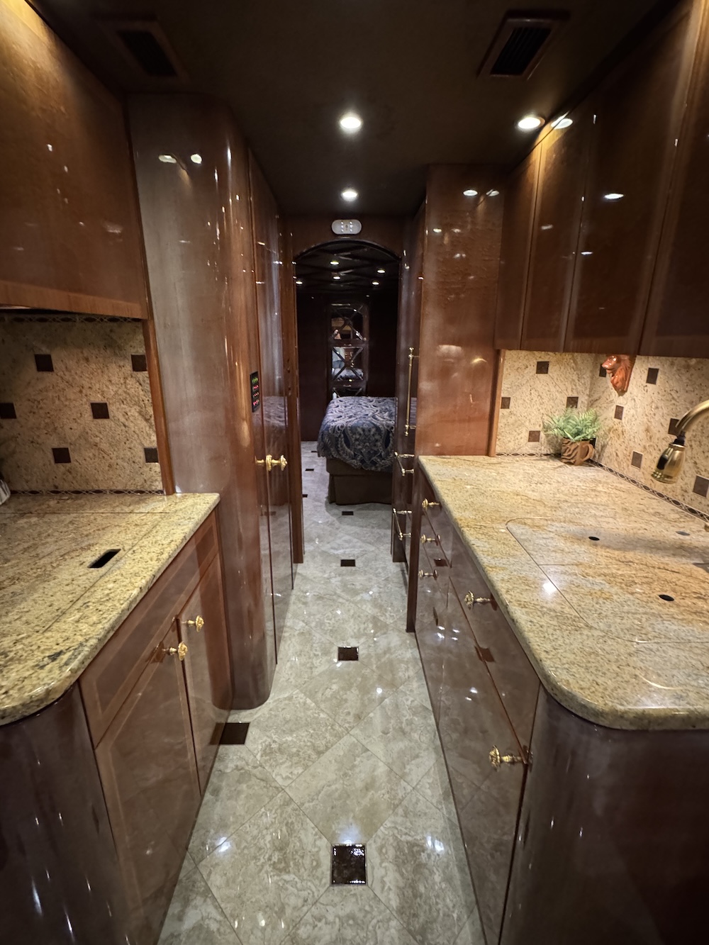 2009 Prevost Featherlite H3-45 For Sale