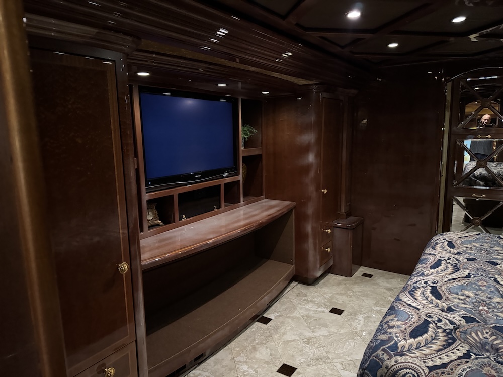 2009 Prevost Featherlite H3-45 For Sale