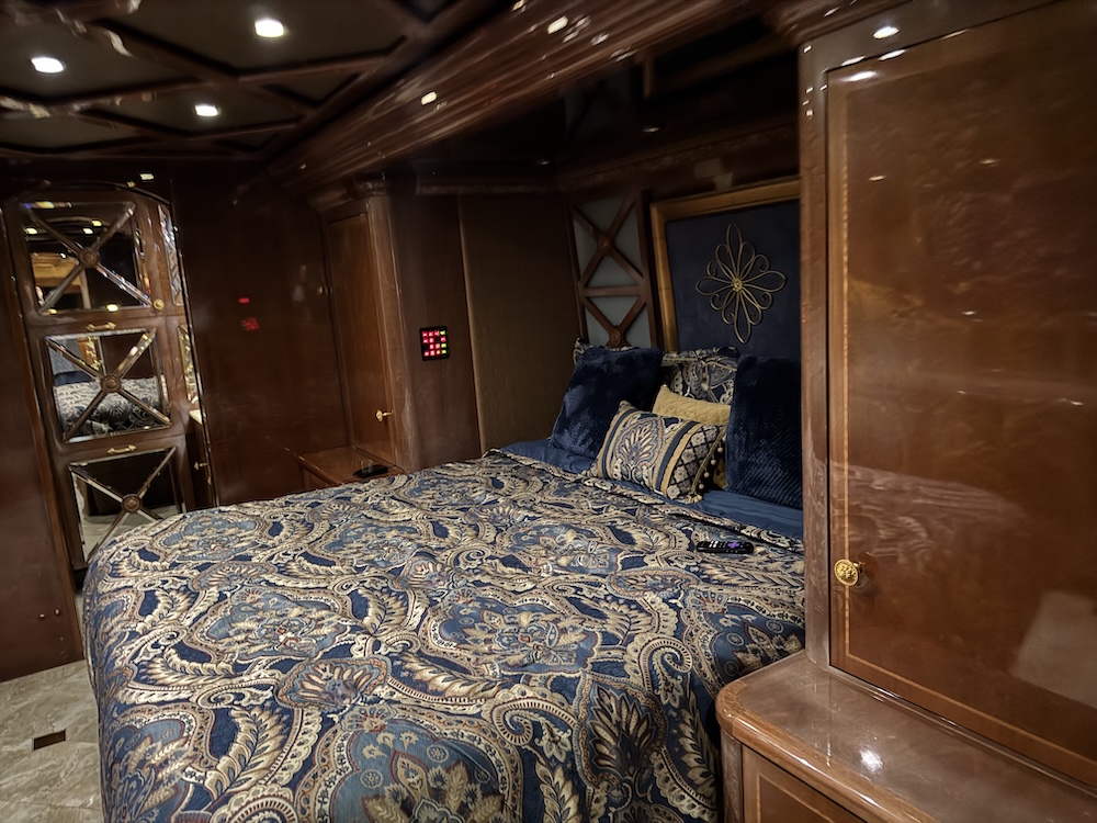 2009 Prevost Featherlite H3-45 For Sale
