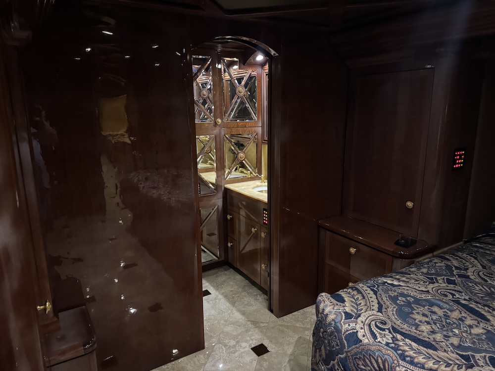 2009 Prevost Featherlite H3-45 For Sale